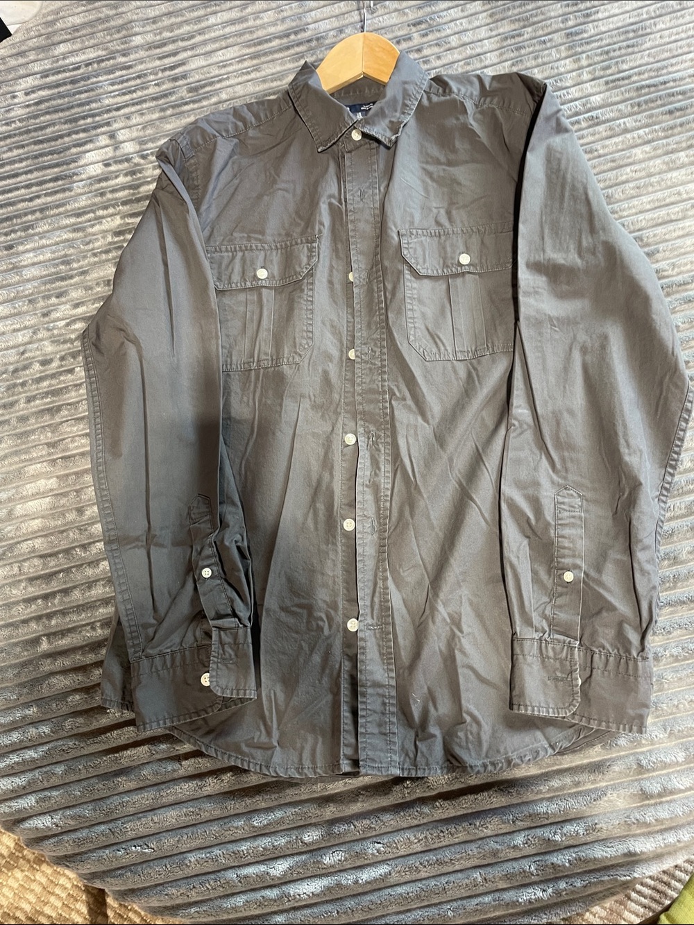 GAP Men's Dark Gray Lightweight Button-Up Shirt Jacket